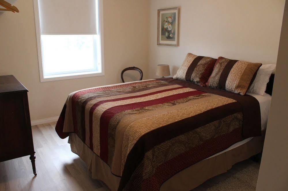 Honeycomb Bed & Breakfast Onanole Extérieur photo